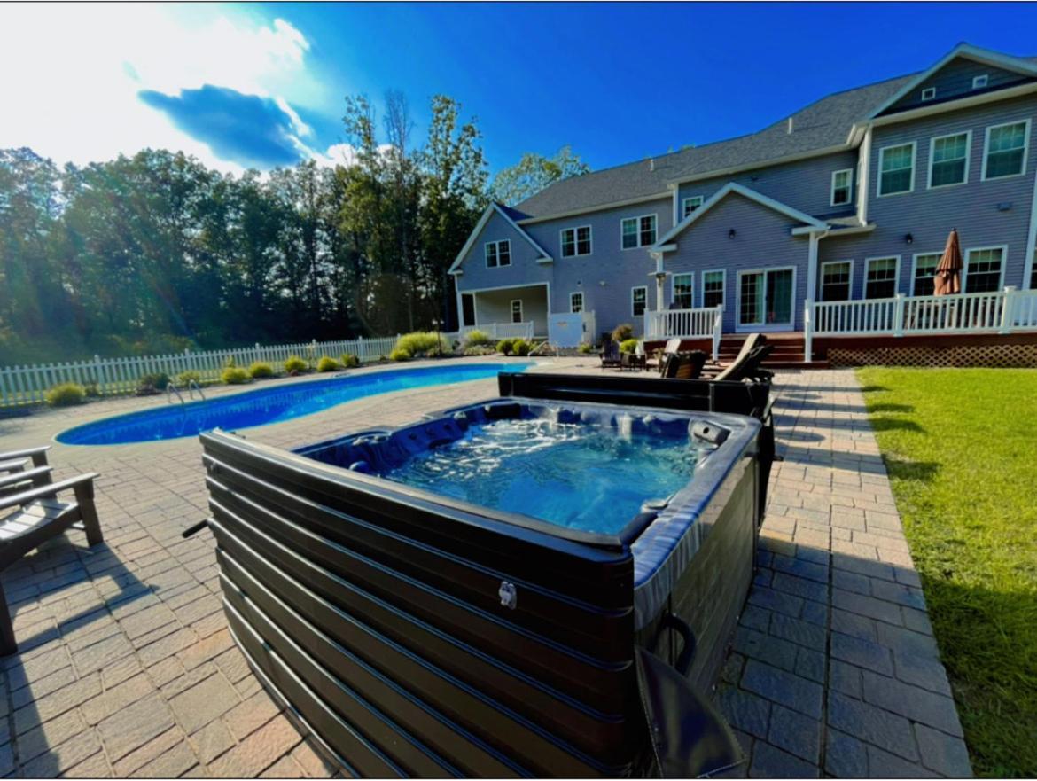 9 Bedroom Saratoga Home With Heated Pool, Hottub By Skiing, Track, Beach, Lake, Spac, Golf, Town, And Lake George! Saratoga Springs Esterno foto